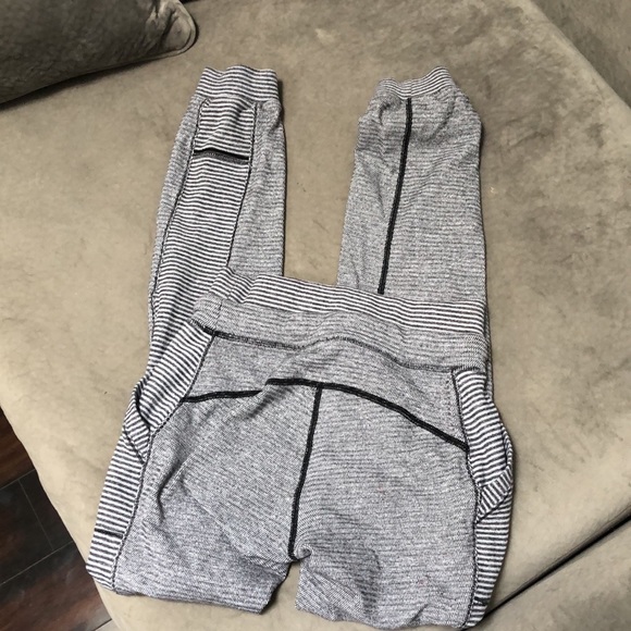 Lululemon joggers size 2. Full length - Picture 5 of 6